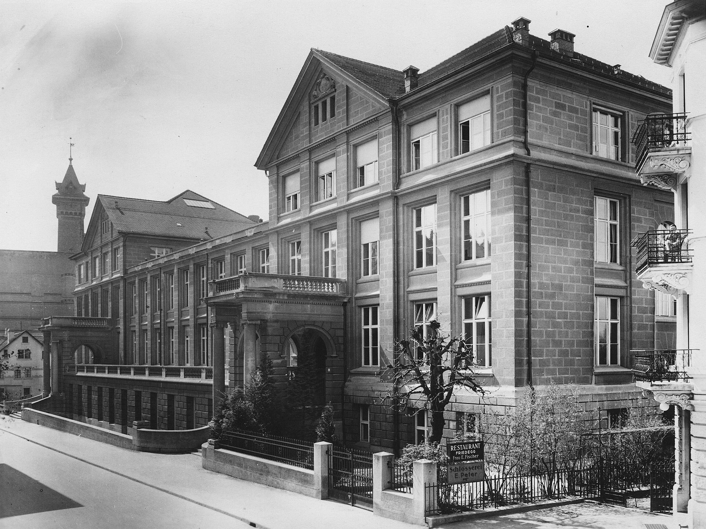 Enlarged view: Exterior view of the natural sciences building east, view from Sonneggstrasse, around 1925